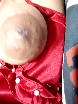 Snapshot of Hotmommax chatting on 11, 4, 2026 Hotmommax online show from 11, 4, 2026