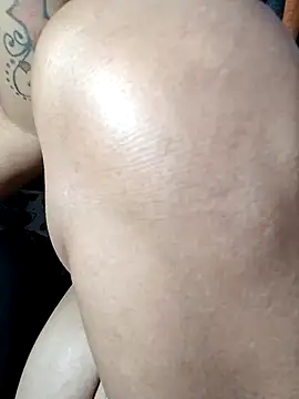 Snapshot of Hotmommax chatting on 12, 4, 2026 Hotmommax online show from 12, 4, 2026