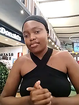 Snapshot of SexyValentinaXX chatting on 8, 10, 2025 SexyValentinaXX online show from 8, 10, 2025