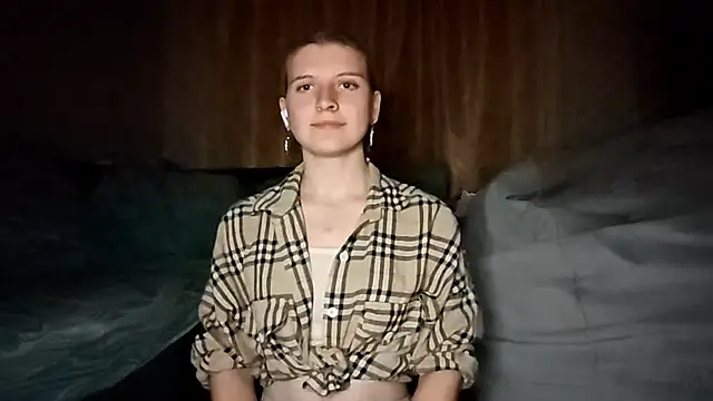 LynteriLain online show from 1, 10, 2025