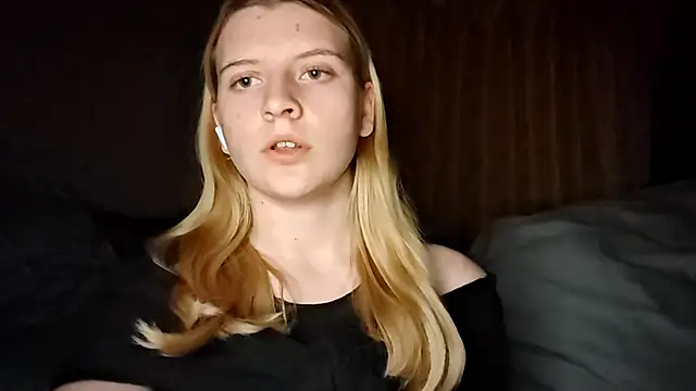 LynteriLain online show from 15, 10, 2025