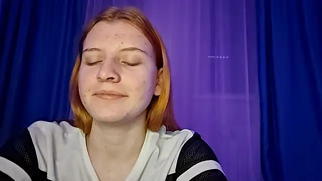 LynteriLain online show from 8, 11, 2025