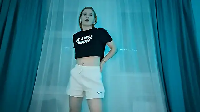 LynteriLain online show from 9, 11, 2025