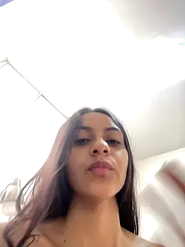 Snapshot of miluwatson chatting on 18, 10, 2025 miluwatson online show from 18, 10, 2025