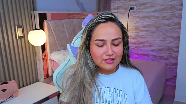 Snapshot of lila_cute1 chatting on 24, 10, 2025 lila cute1 online show from 24, 10, 2025