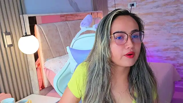 Snapshot of lila_cute1 chatting on 25, 10, 2025 lila cute1 online show from 25, 10, 2025