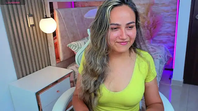 Snapshot of lila_cute1 chatting on 6, 11, 2025 lila cute1 online show from 6, 11, 2025