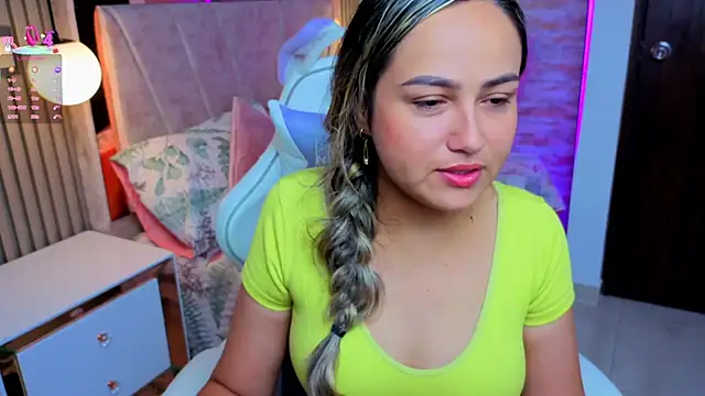 Snapshot of lila_cute1 chatting on 17, 11, 2025 lila cute1 online show from 17, 11, 2025