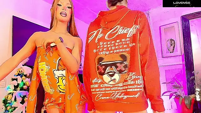 Snapshot of GIRLS_OFFICIALL__ chatting on 28, 11, 2025 GIRLS OFFICIALL online show from 28, 11, 2025