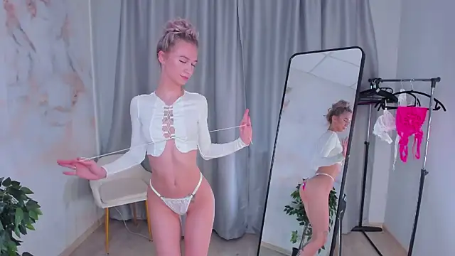 Snapshot of SerenaCrystall chatting on 19, 3, 2026 SerenaCrystall online show from 19, 3, 2026