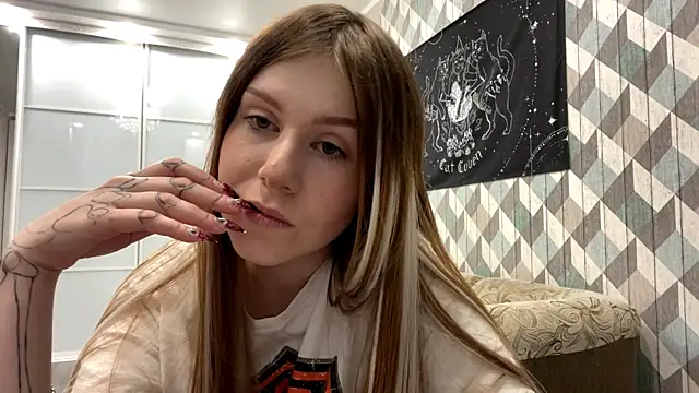 Snapshot of RebelKitsune chatting on 30, 10, 2025 RebelKitsune online show from 30, 10, 2025