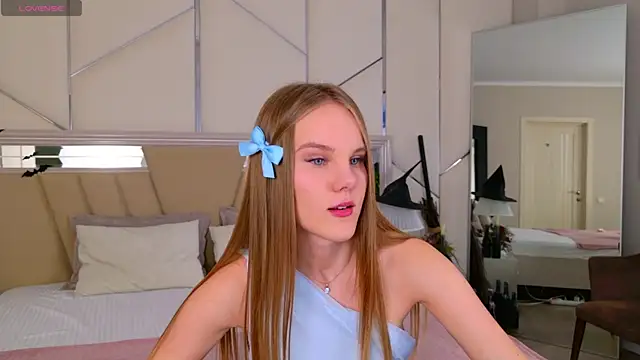 Snapshot of Lili_Lohan chatting on 29, 10, 2025 Lili Lohan online show from 29, 10, 2025