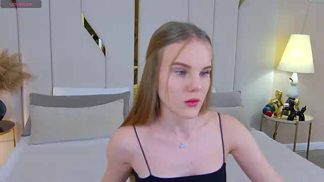 Snapshot of Lili_Lohan chatting on 10, 11, 2025 Lili Lohan online show from 10, 11, 2025