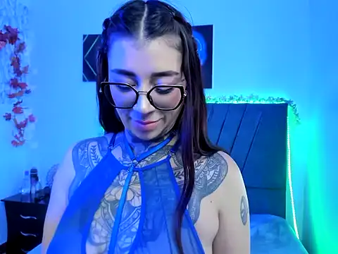 Snapshot of Hecate_Queen chatting on 14, 11, 2025 Hecate Queen online show from 14, 11, 2025