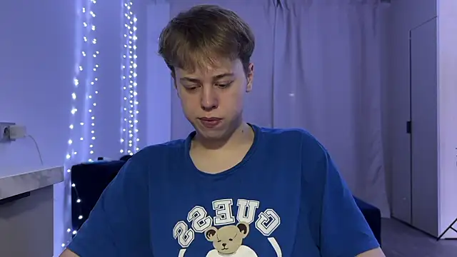 Snapshot of _bee_boy_ chatting on 10, 10, 2025 bee boy online show from 10, 10, 2025