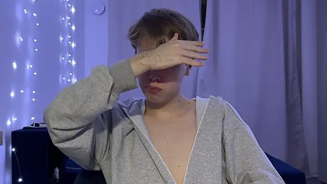 Snapshot of _bee_boy_ chatting on 12, 10, 2025 bee boy online show from 12, 10, 2025