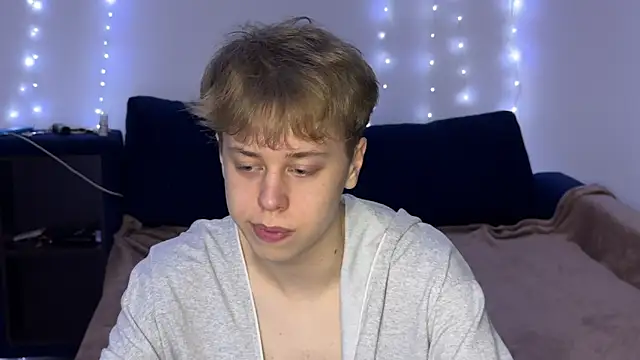 Snapshot of _bee_boy_ chatting on 15, 10, 2025 bee boy online show from 15, 10, 2025