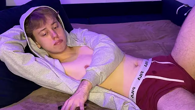 Snapshot of _bee_boy_ chatting on 28, 10, 2025 bee boy online show from 28, 10, 2025