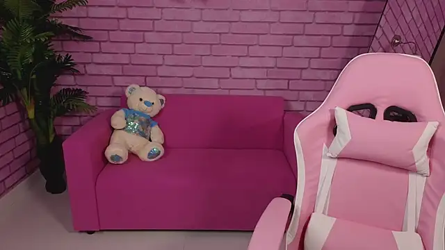 Snapshot of DominiqueSweetie chatting on 3, 10, 2025 DominiqueSweetie online show from 3, 10, 2025