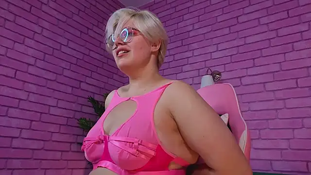 Snapshot of DominiqueSweetie chatting on 15, 10, 2025 DominiqueSweetie online show from 15, 10, 2025