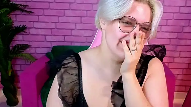 Snapshot of DominiqueSweetie chatting on 16, 10, 2025 DominiqueSweetie online show from 16, 10, 2025