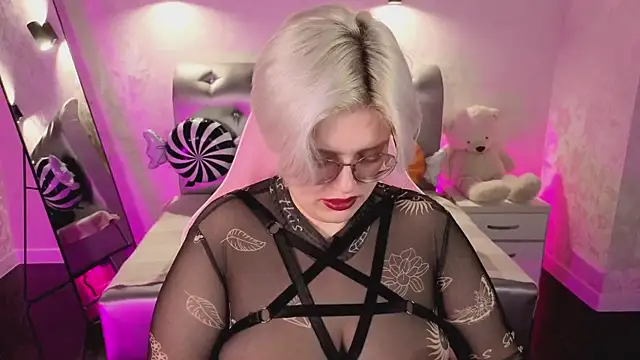 Snapshot of DominiqueSweetie chatting on 31, 10, 2025 DominiqueSweetie online show from 31, 10, 2025