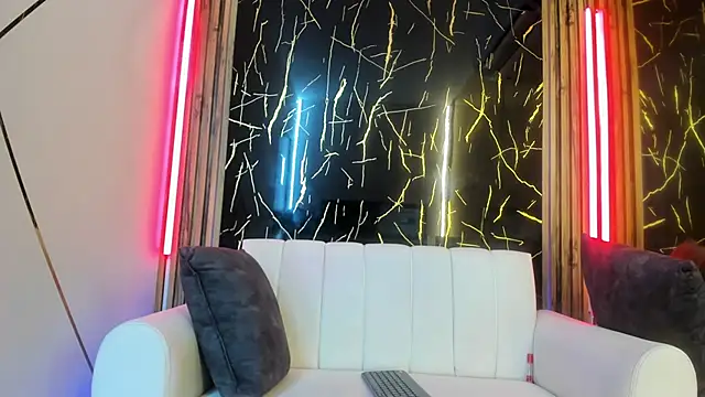 Nahomy Smiths aws online show from 3, 10, 2025