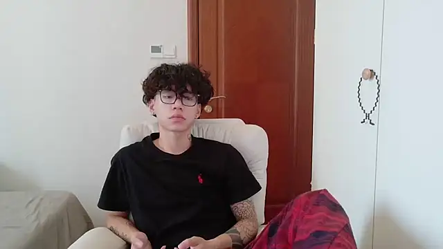 Snapshot of hangzi-0011 chatting on 15, 10, 2025 hangzi-0011 online show from 15, 10, 2025