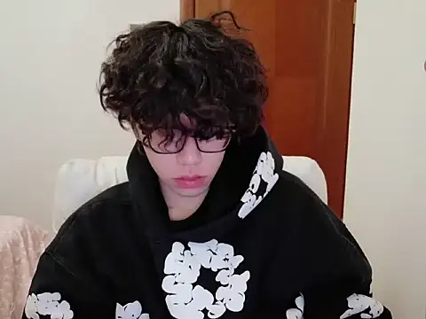 Snapshot of hangzi-0011 chatting on 31, 10, 2025 hangzi-0011 online show from 31, 10, 2025