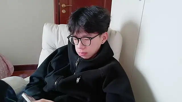 Snapshot of hangzi-0011 chatting on 12, 11, 2025 hangzi-0011 online show from 12, 11, 2025