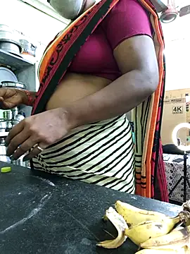 Snapshot of Tamilselviroja- chatting on 6, 10, 2025 Tamilselviroja- online show from 6, 10, 2025