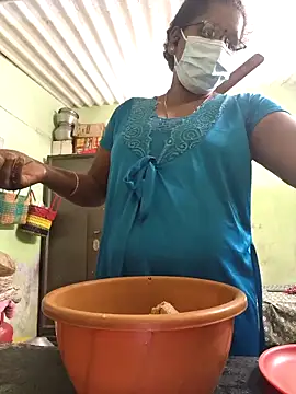 Snapshot of Tamilselviroja- chatting on 4, 11, 2025 Tamilselviroja- online show from 4, 11, 2025