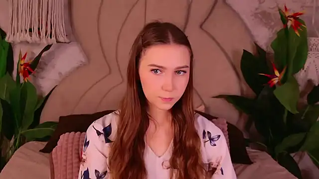 Snapshot of OliviaLay chatting on 7, 11, 2025 OliviaLay online show from 7, 11, 2025