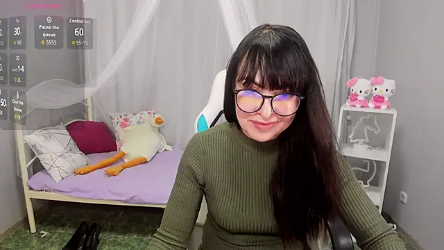 Snapshot of LindaRomero chatting on 4, 11, 2025 LindaRomero online show from 4, 11, 2025