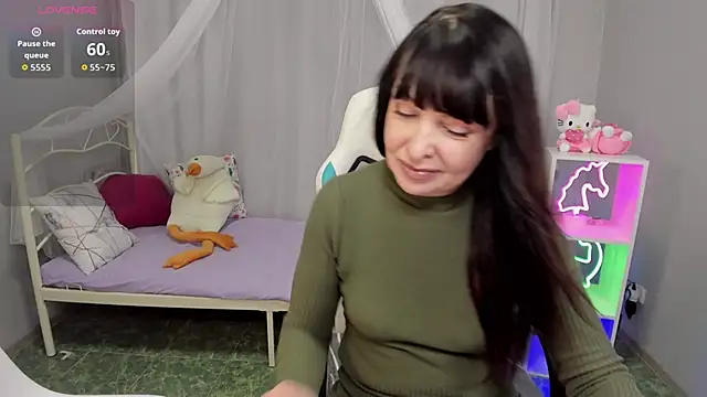 Snapshot of LindaRomero chatting on 9, 11, 2025 LindaRomero online show from 9, 11, 2025