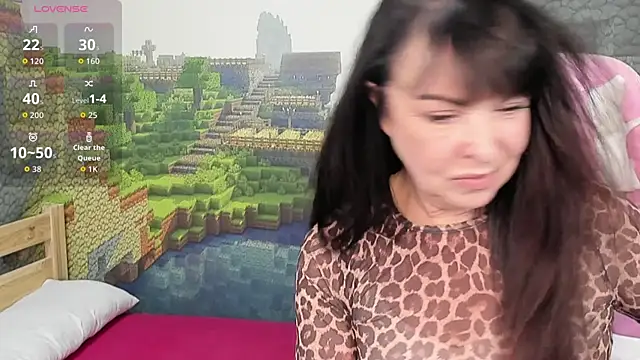 Snapshot of LindaRomero chatting on 12, 11, 2025 LindaRomero online show from 12, 11, 2025