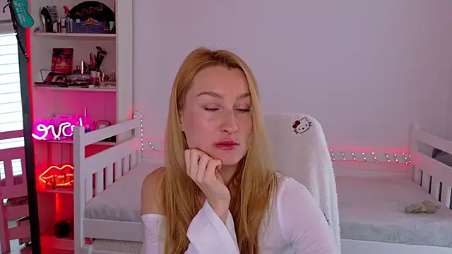 MysticRoxanne online show from 7, 1, 2026