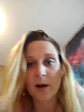 Snapshot of Queen2454 chatting on 30, 11, 2025 Queen2454 online show from 30, 11, 2025