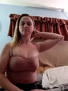 Snapshot of Queen2454 chatting on 24, 4, 2026 Queen2454 online show from 24, 4, 2026