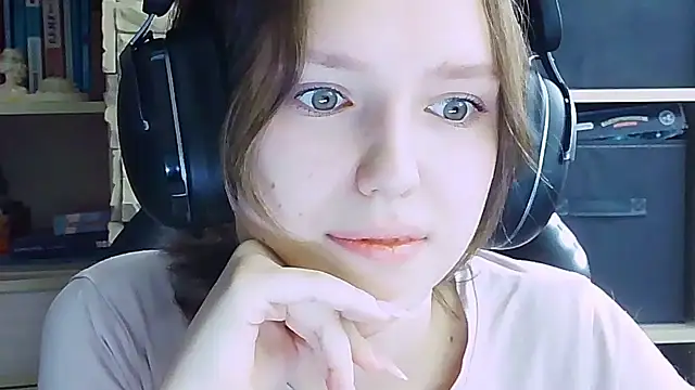 Snapshot of Diana-back chatting on 30, 9, 2025 Diana-back online show from 30, 9, 2025