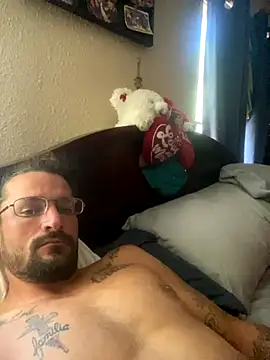 Snapshot of lil_dude_big_dick chatting on 29, 9, 2025 lil dude big dick online show from 29, 9, 2025