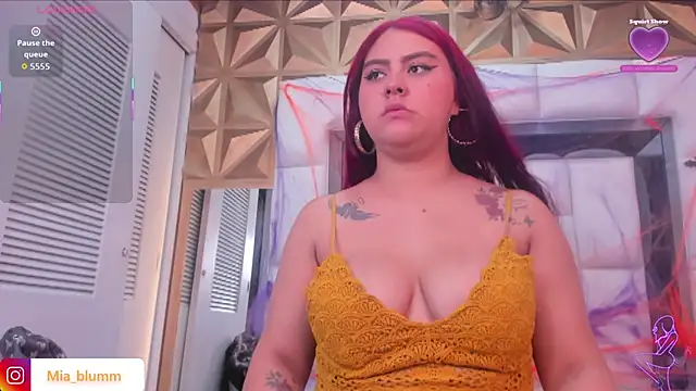 Mia blumm online show from 2, 11, 2025