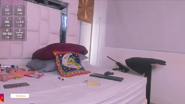 Mia blumm online show from 7, 11, 2025