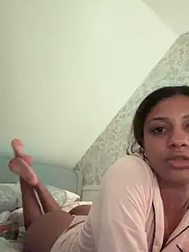 Snapshot of BellaSummerr chatting on 1, 10, 2025 BellaSummerr online show from 1, 10, 2025