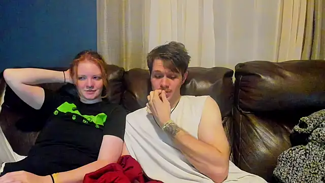 Snapshot of LoversUnleashedXO chatting on 19, 10, 2025 LoversUnleashedXO online show from 19, 10, 2025