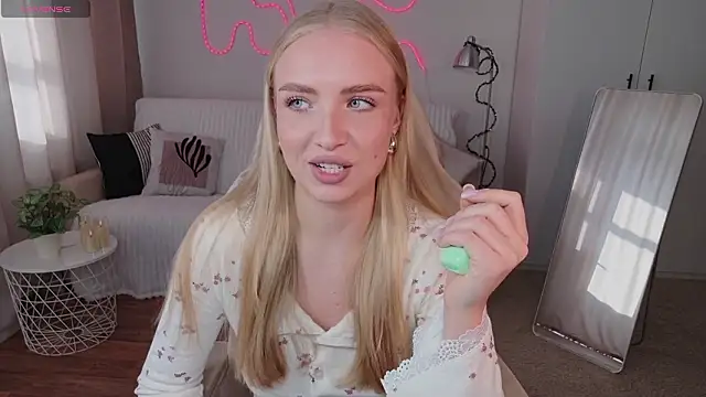 TessaGrays online show from 15, 3, 2026