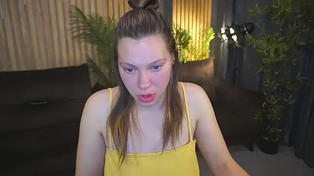 Snapshot of FuckMeDoll_ chatting on 2, 10, 2025 FuckMeDoll online show from 2, 10, 2025