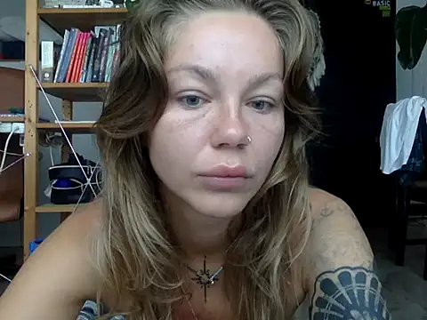 Snapshot of MiraLuna chatting on 30, 9, 2025 MiraLuna online show from 30, 9, 2025