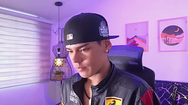 Snapshot of kevienmiet chatting on 1, 10, 2025 kevienmiet online show from 1, 10, 2025