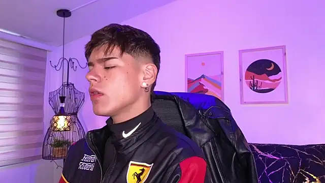 Snapshot of kevienmiet chatting on 3, 10, 2025 kevienmiet online show from 3, 10, 2025